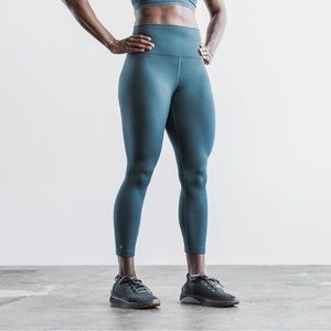 Large NOBULL leggings, 25 inches